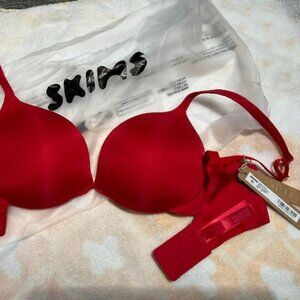 NWT Skims Ultimate push up plunge bra, 34B, Cayenne Red